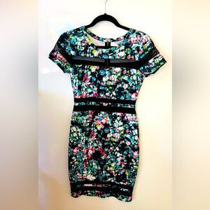 Belle Sky Multicolored Floral Bodycon Dress Black Trim Short Sleeve Women’s S